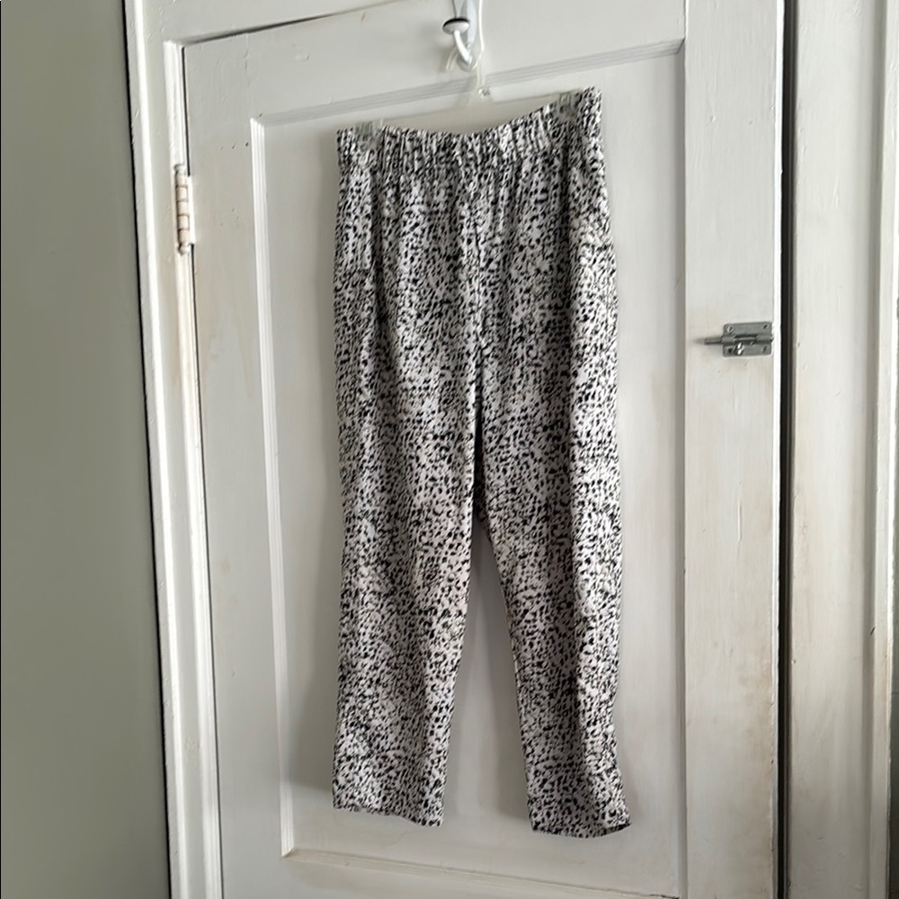 Old Navy Black and White Capris with Bold Pattern